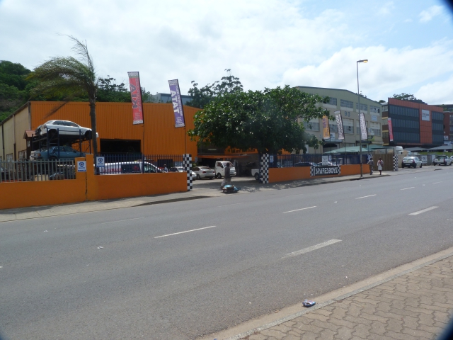 Road view of Sparesboyz
